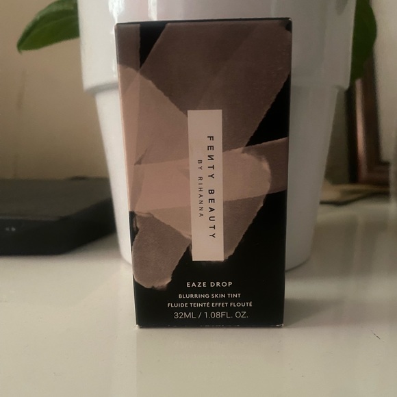 FENTY BEAUTY BY RIHANNA - Picture 3 of 3